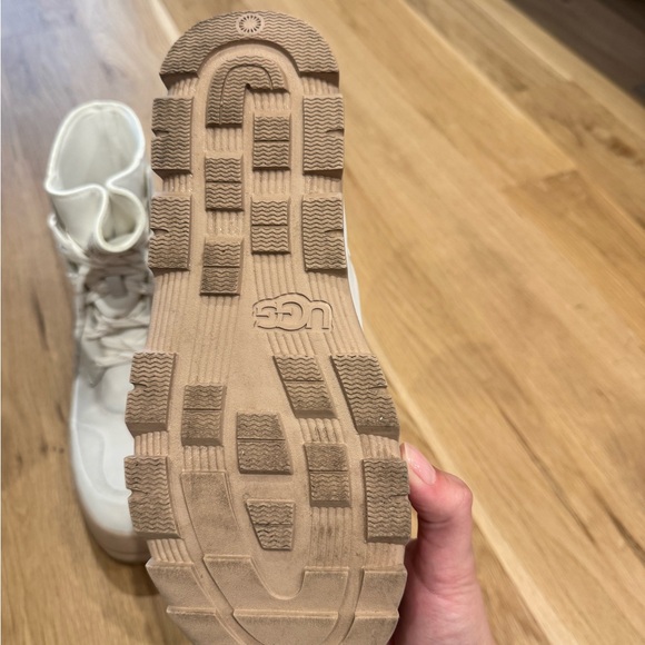 UGG Lug Platform Boot - Picture 5 of 10